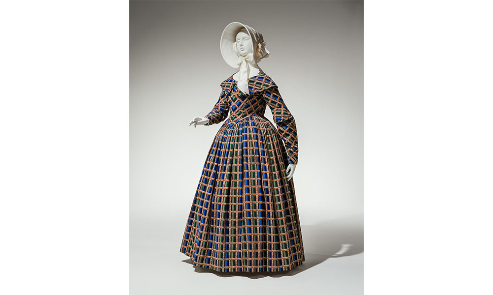 Day Dress, a long dress with blue and emerald vertical stripes covered by a ombre grid